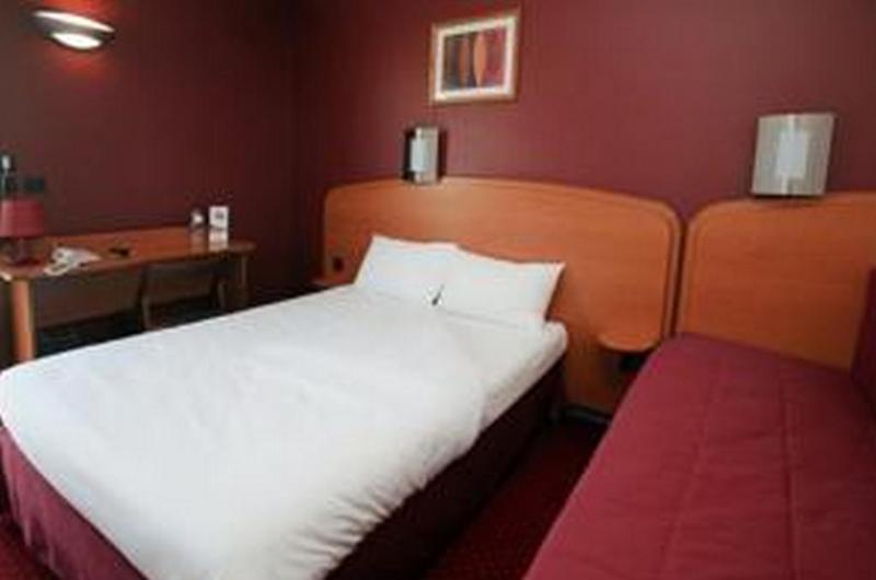 Sky Hotel Goussainville Charles De Gaulle الغرفة الصورة