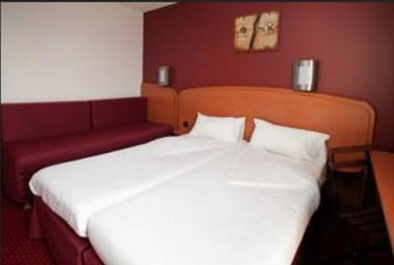 Sky Hotel Goussainville Charles De Gaulle المظهر الخارجي الصورة